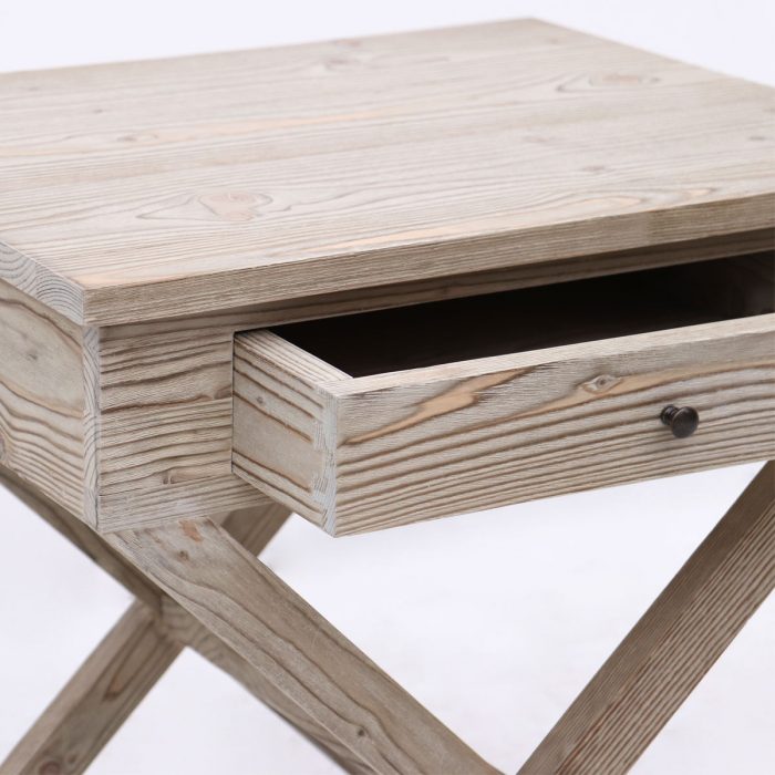 tavolino minimal con cassetto in legno naturale